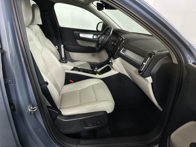 Used 2020 Volvo XC40 T5 Momentum image 29