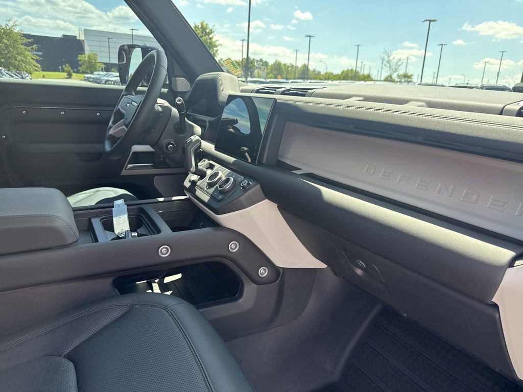 Used 2024 Land Rover Defender 130 S image 20