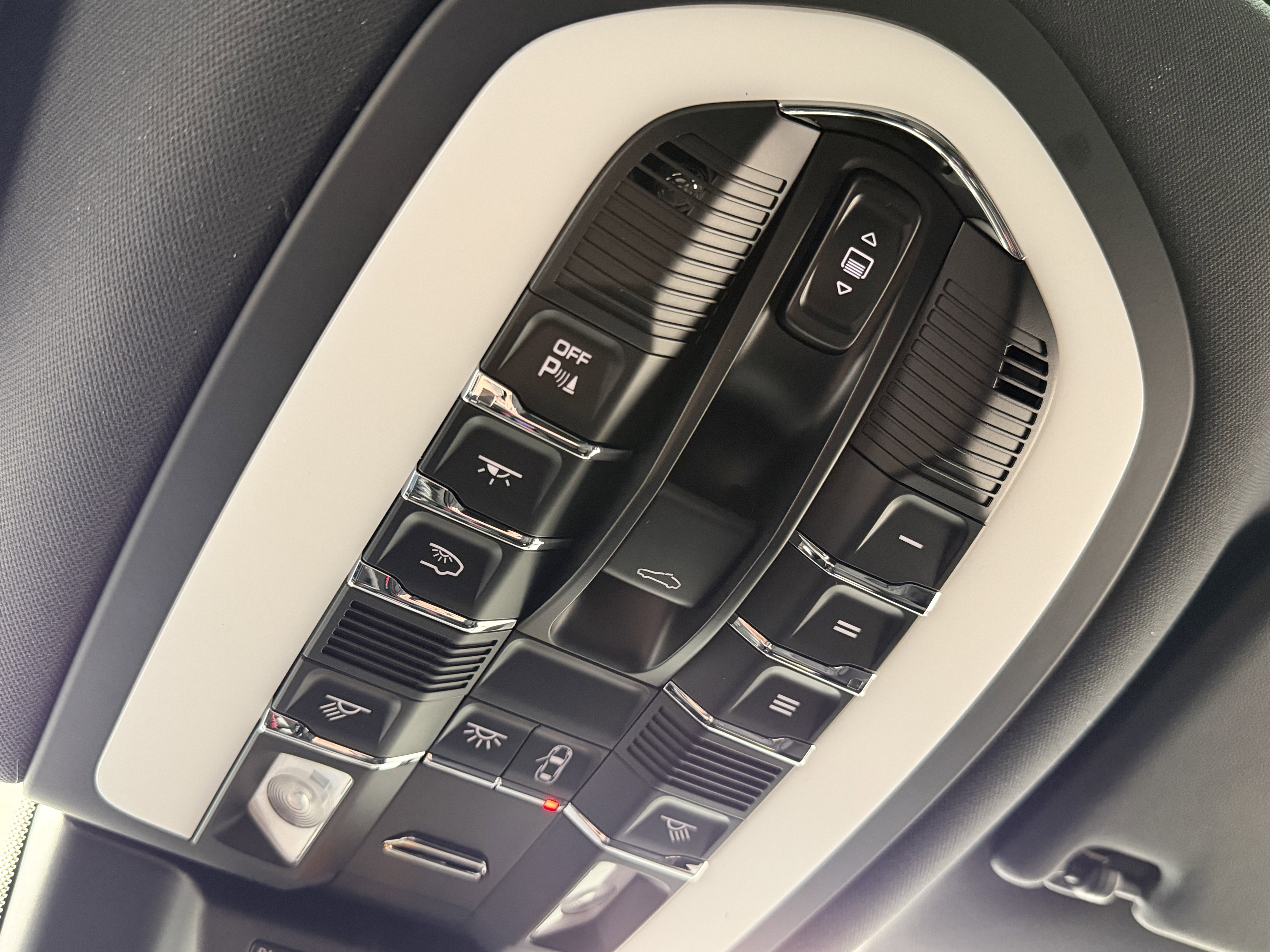 New 2026 Porsche Macan image 35