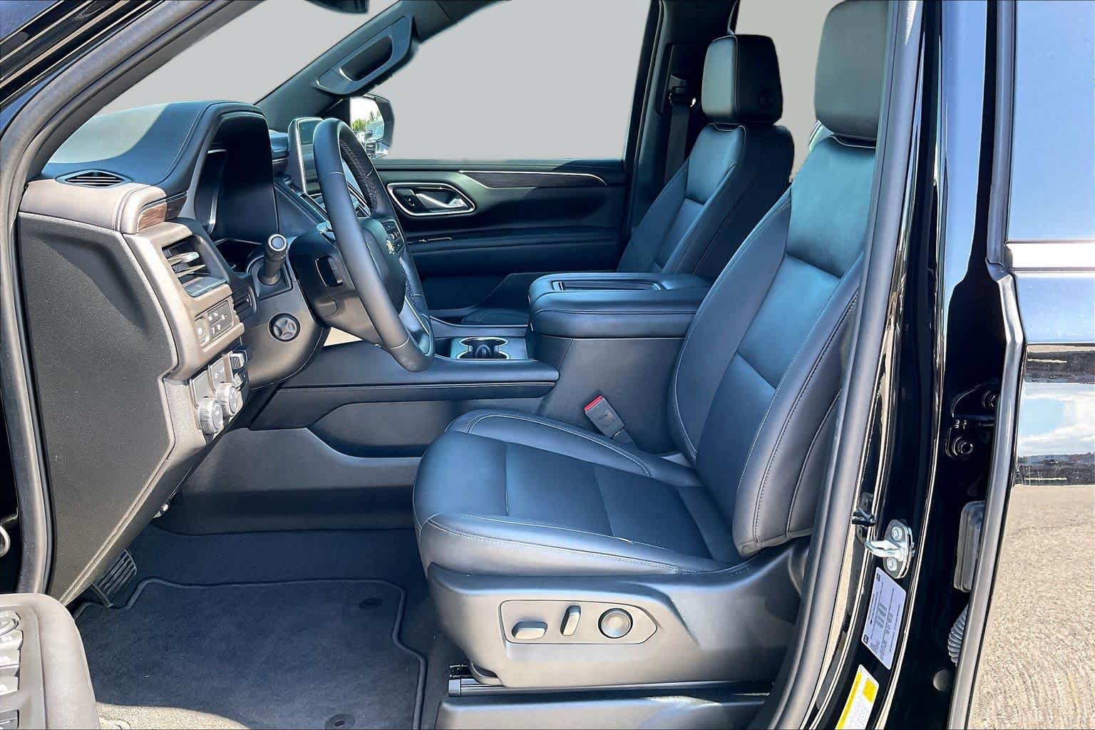 Used 2023 Chevrolet Tahoe LT w/ LT Signature Package RWD image 8