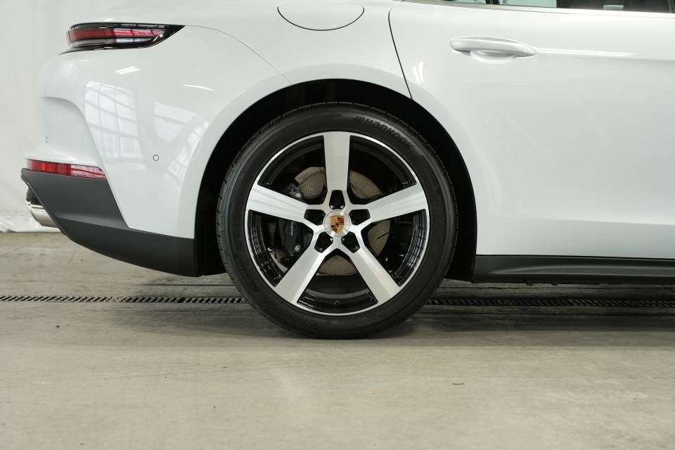 New 2025 Porsche Panamera 4 image 39