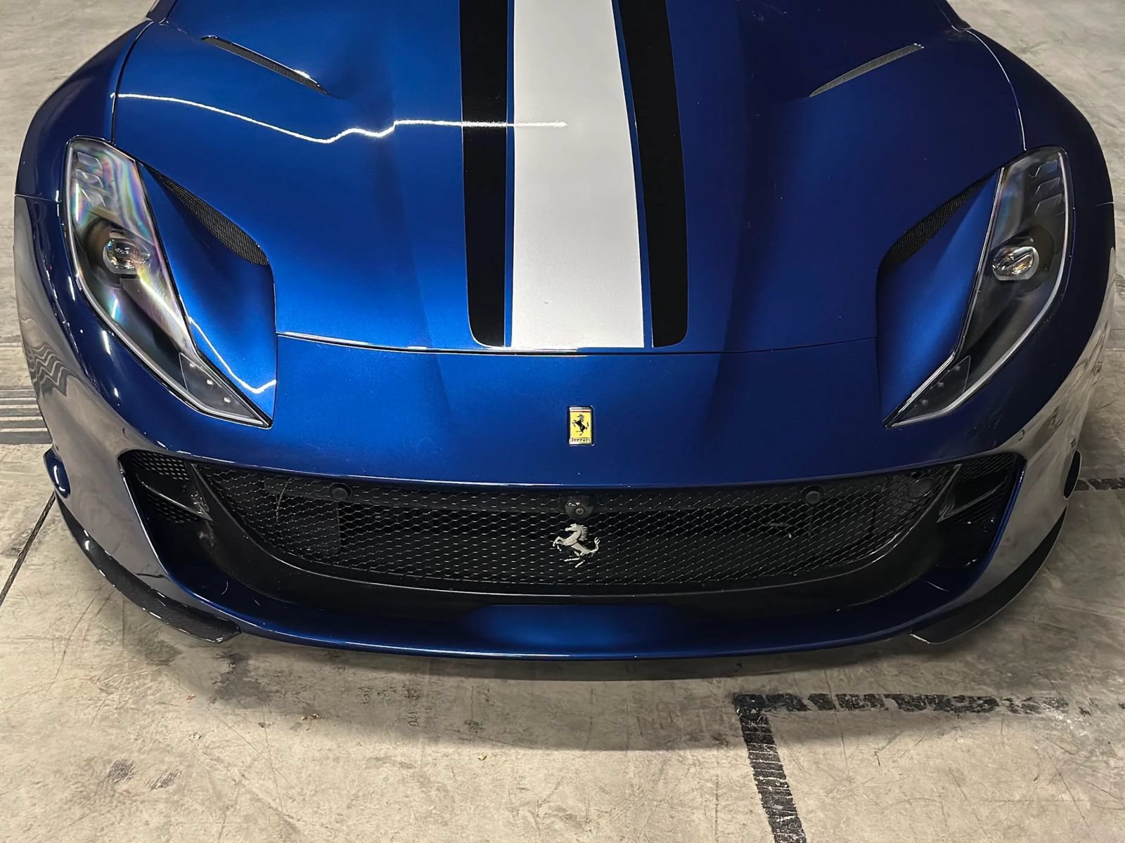 Used 2018 Ferrari 812 Superfast RWD image 17