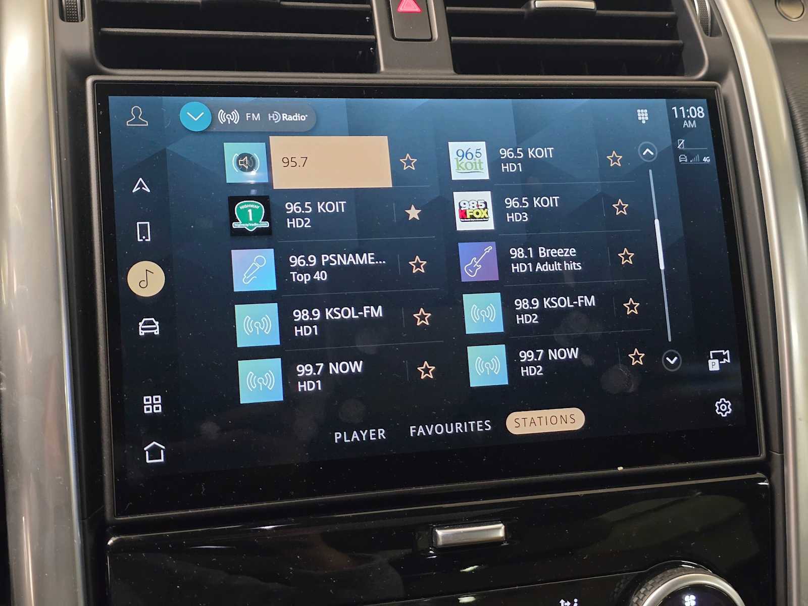 Used 2025 Land Rover Discovery Dynamic SE image 30