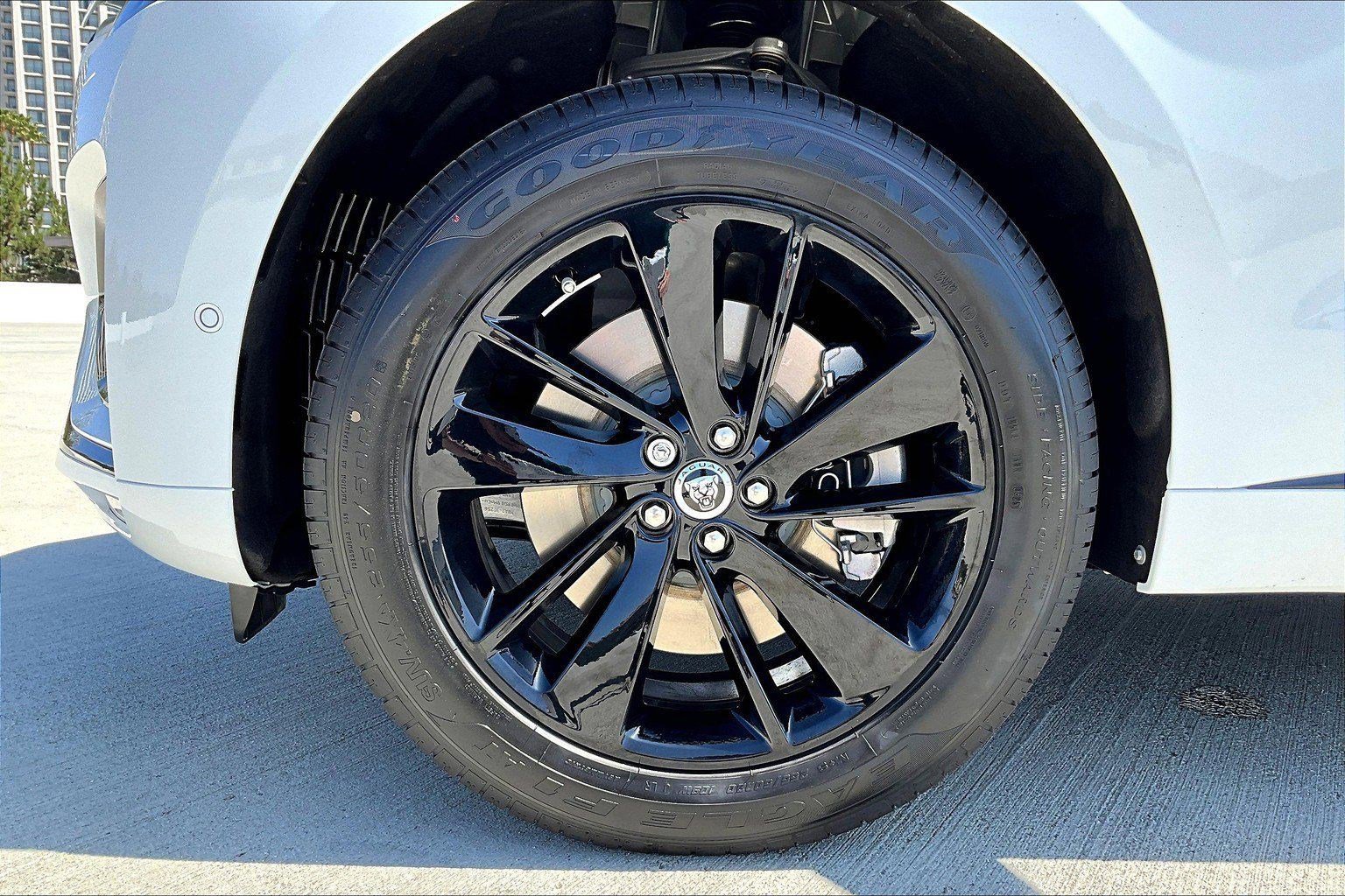 New 2026 Jaguar F-PACE R-Dynamic S image 6