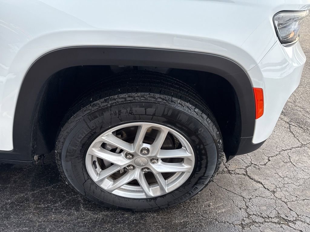 Used 2024 Jeep Grand Cherokee Laredo X image 28