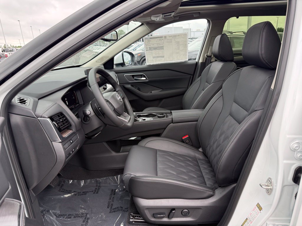 New 2026 Nissan Rogue Platinum AWD/4WD image 4