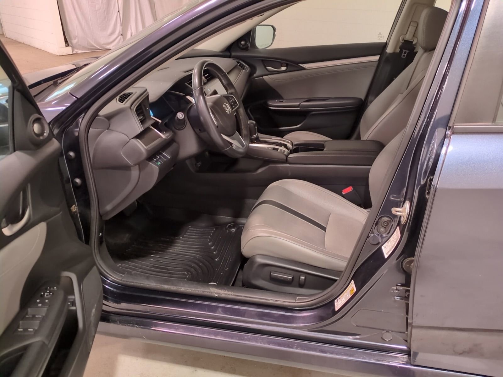 Used 2018 Honda Civic Touring image 15