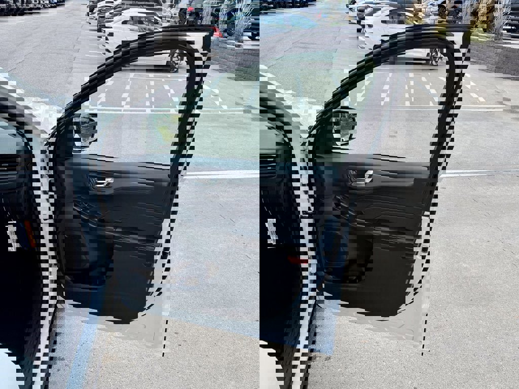 New 2025 Ford Escape SE image 19