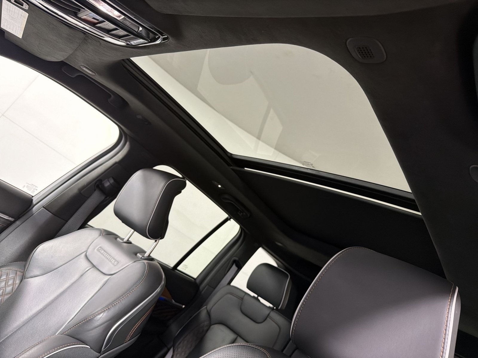 Used 2024 Jeep Grand Cherokee Summit AWD/4WD image 24