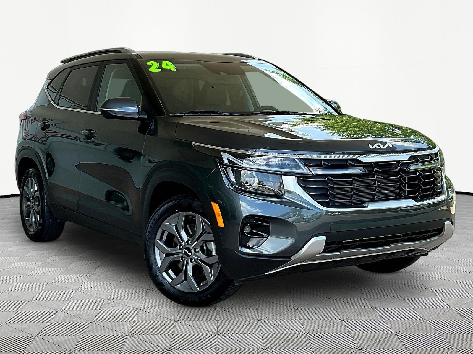 Used 2024 Kia Seltos S AWD/4WD image 3