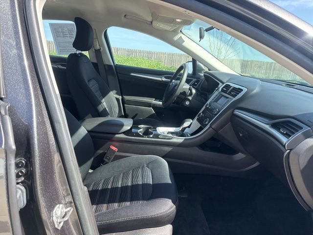 Used 2016 Ford Fusion SE FWD image 14