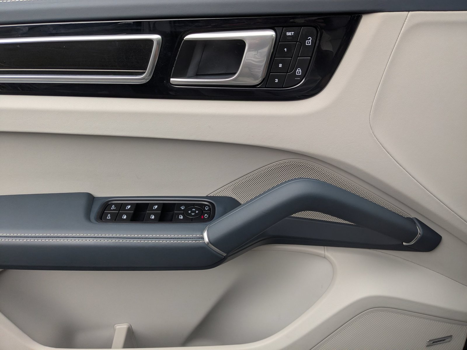 Certified 2023 Porsche Cayenne GTS AWD/4WD image 13