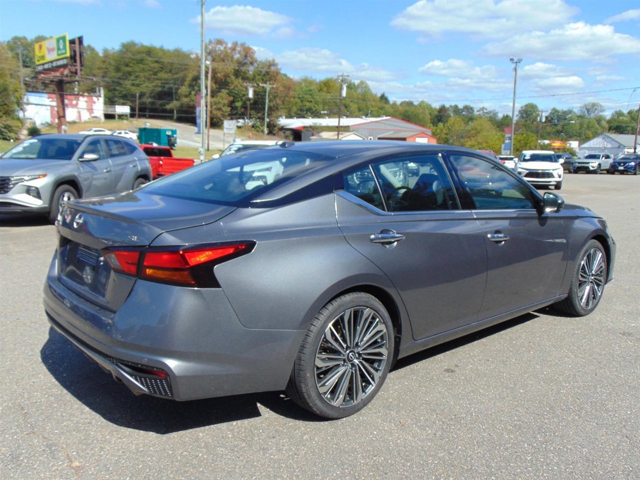 Used 2023 Nissan Altima 2.5 SL image 5