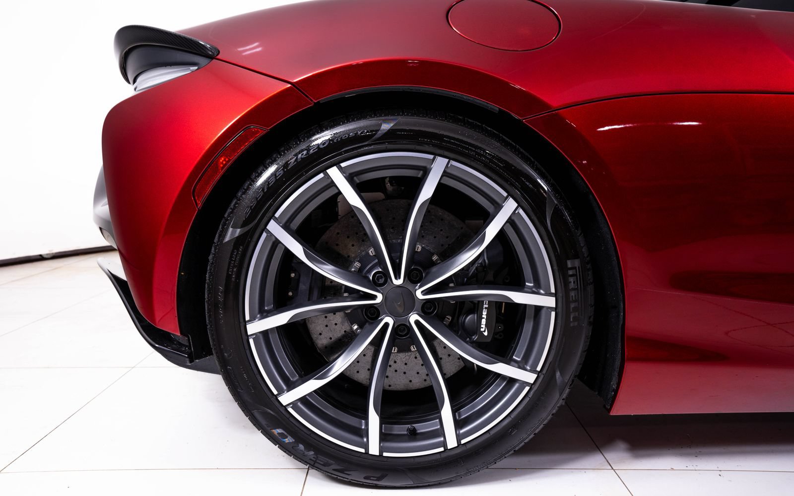 Used 2025 McLaren Artura Spider RWD image 20