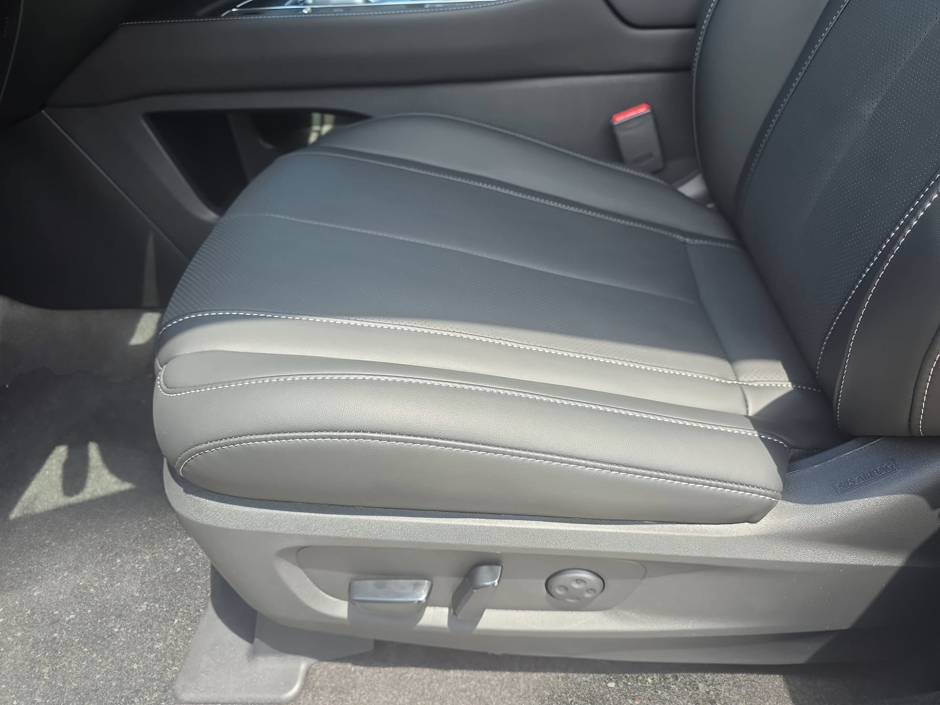 New 2027 INFINITI QX60 Luxe w/ Cargo Package FWD image 28