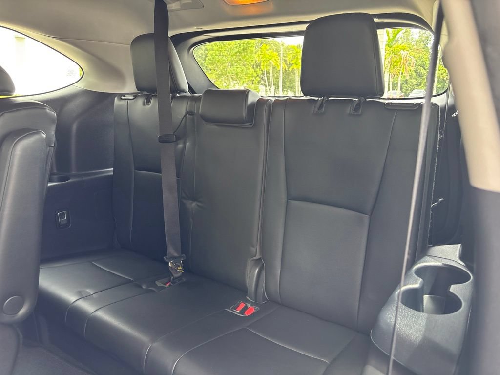 Used 2020 Toyota Highlander XLE FWD image 28