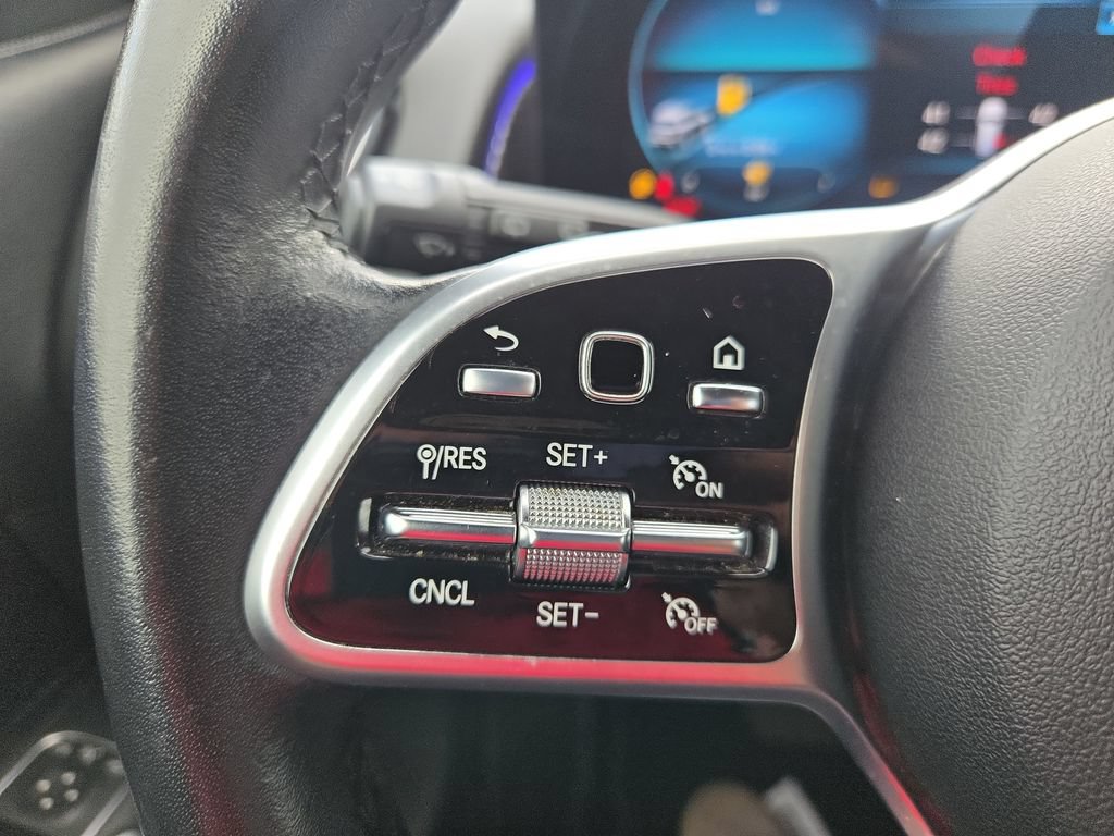Used 2023 Mercedes-Benz GLB 250 4MATIC w/ Premium Package image 23