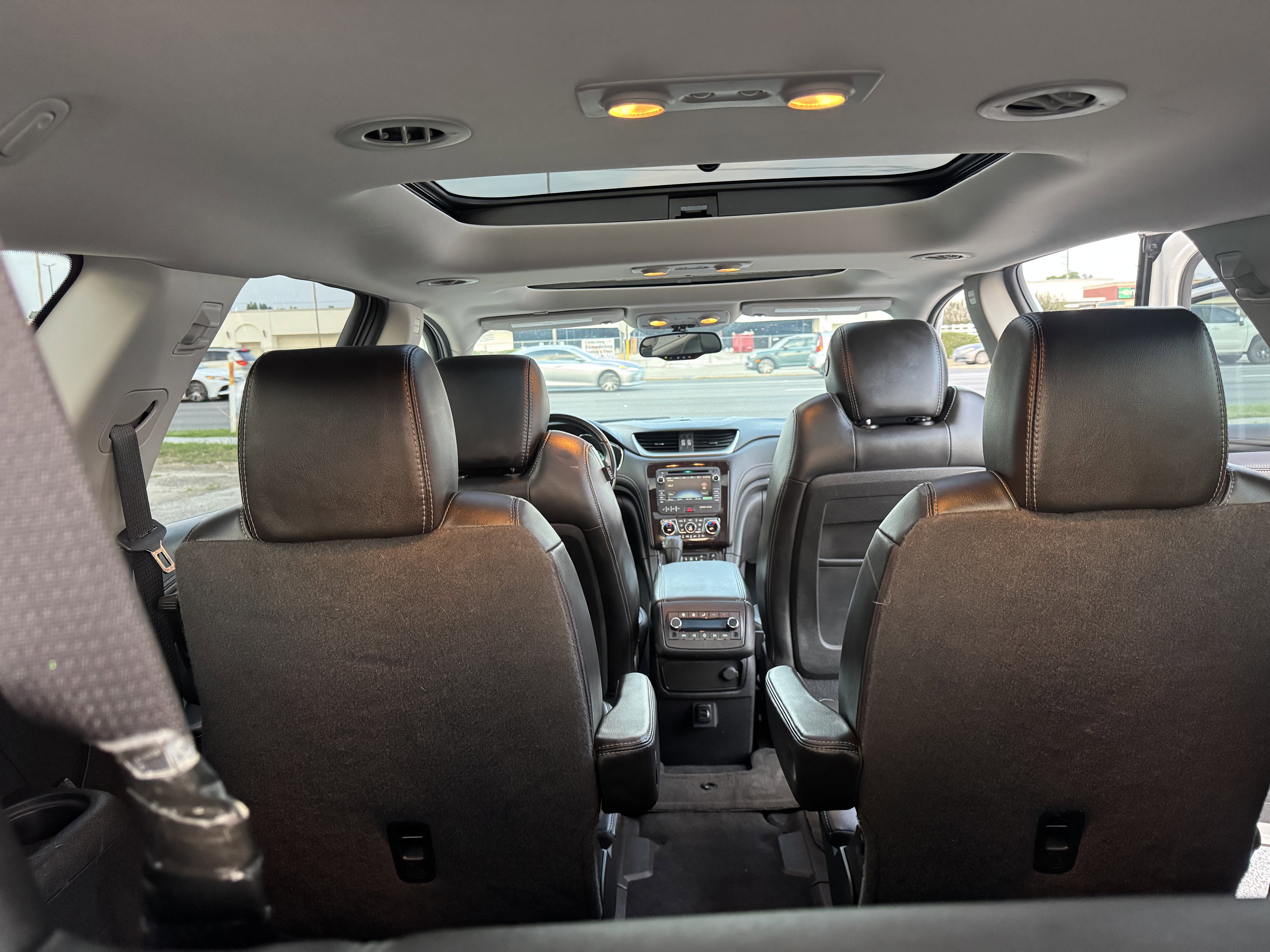 Used 2016 Chevrolet Traverse LT image 3
