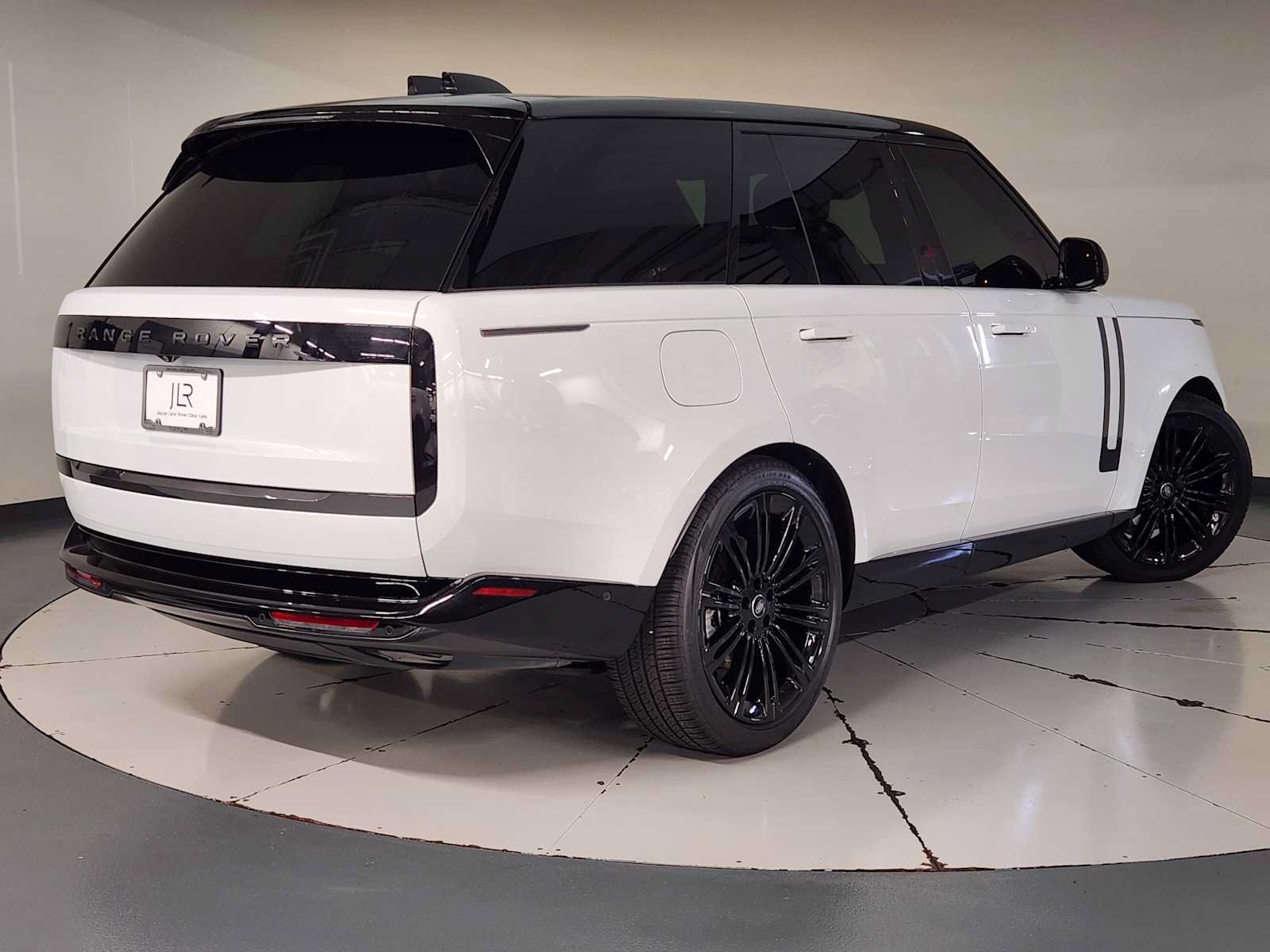 Used 2024 Land Rover Range Rover SE AWD/4WD image 2