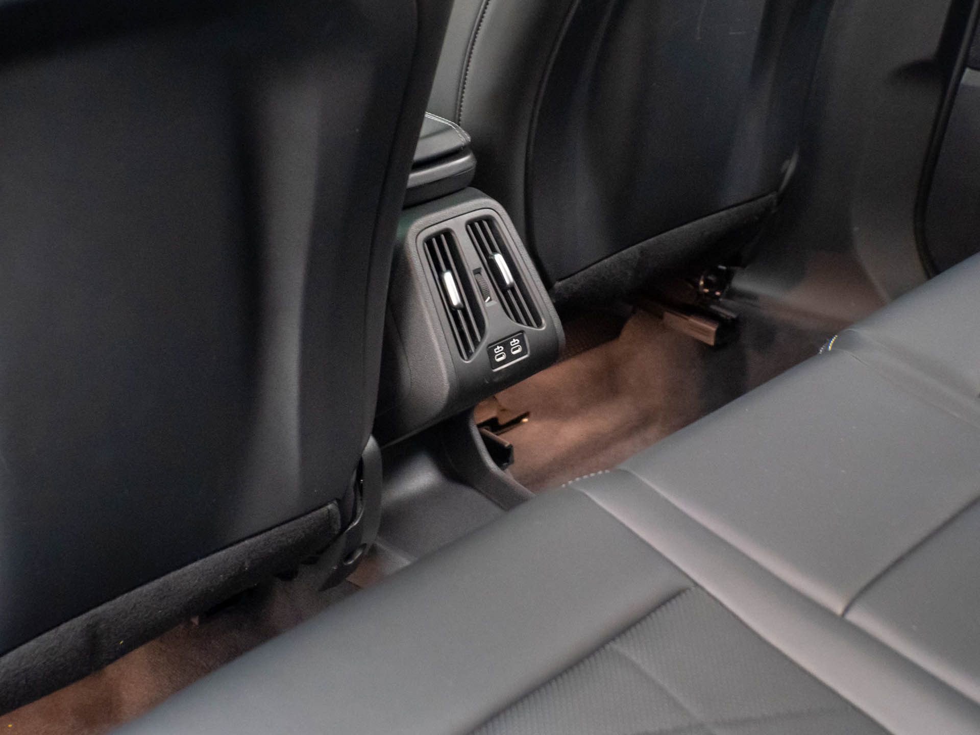 Certified 2025 BMW X2 xDrive28i w/ Premium Package image 18