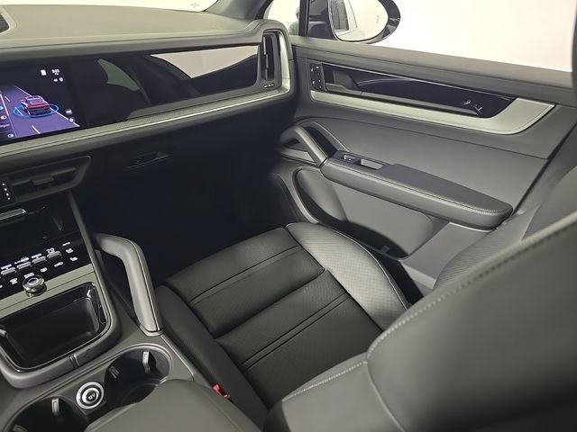 New 2026 Porsche Cayenne Coupe AWD/4WD image 24