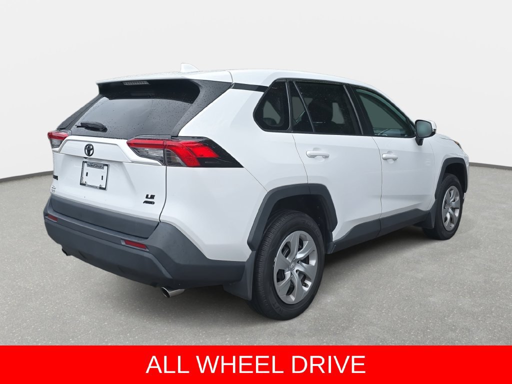Used 2022 Toyota RAV4 LE AWD/4WD image 5
