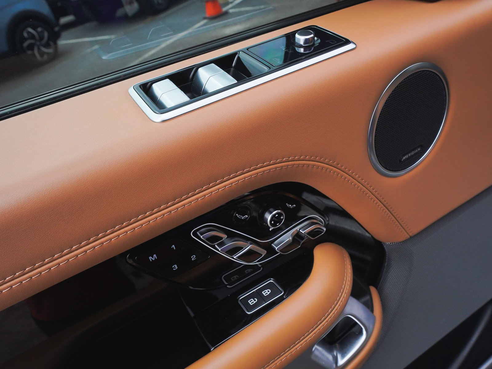 Used 2021 Land Rover Range Rover Autobiography Fifty Edition image 10