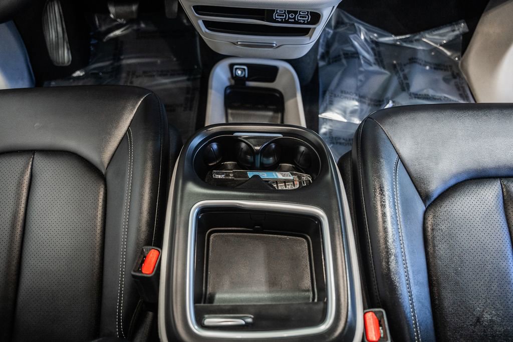 Used 2024 Chrysler Pacifica Touring-L image 31