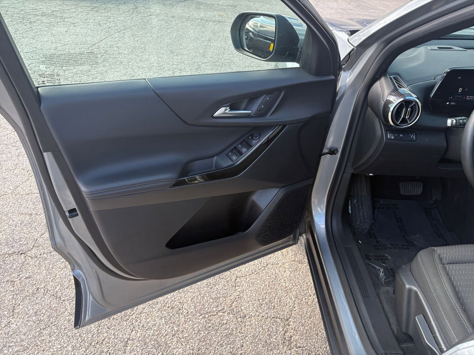 Used 2025 Chevrolet Equinox LT FWD image 18