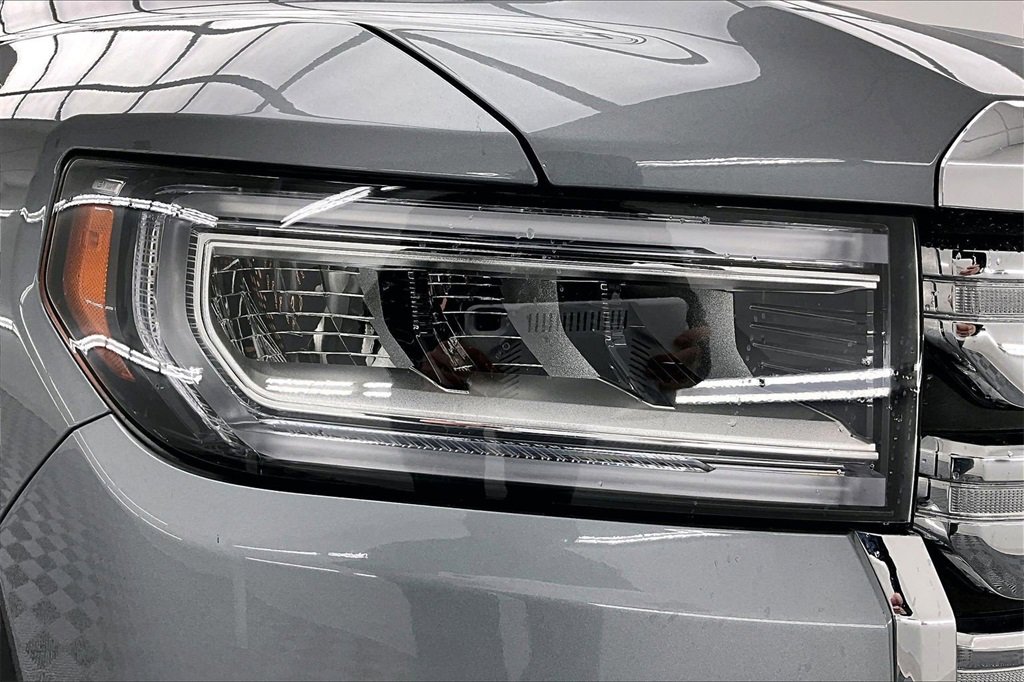 Used 2023 GMC Acadia SLE w/ Driver Convenience Package image 30