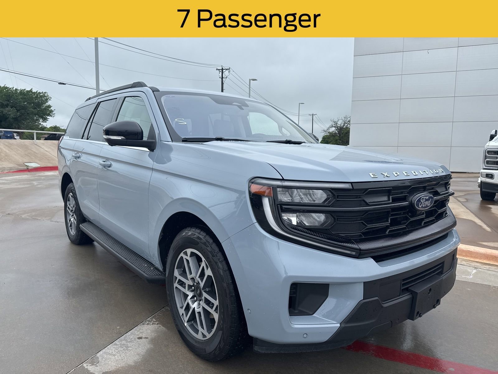 Used 2025 Ford Expedition Active image 1