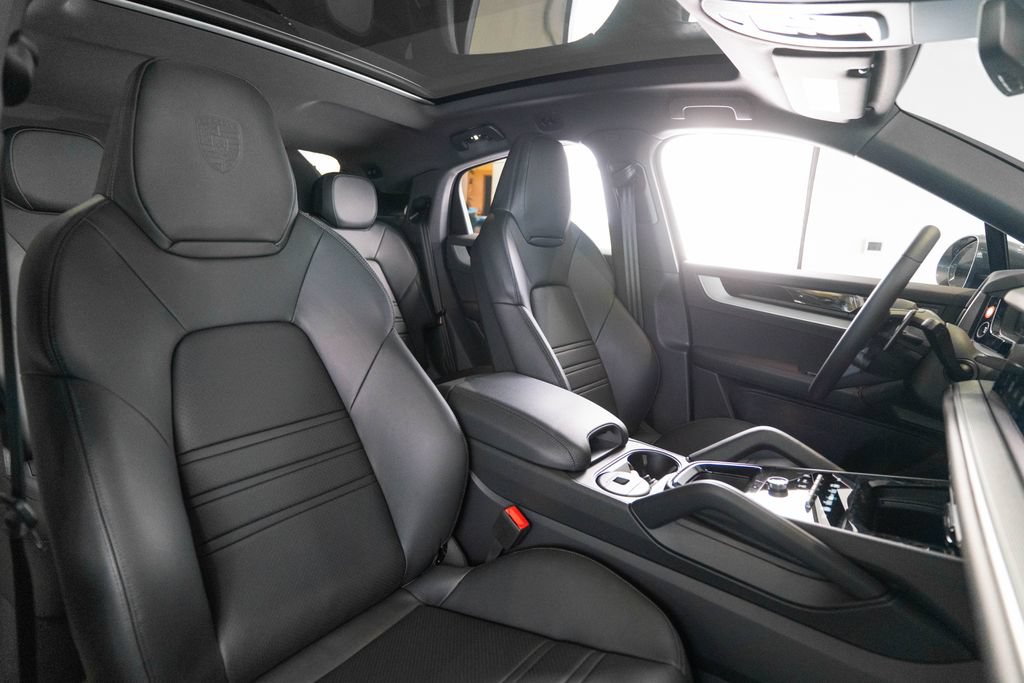 New 2026 Porsche Cayenne Coupe AWD/4WD image 18