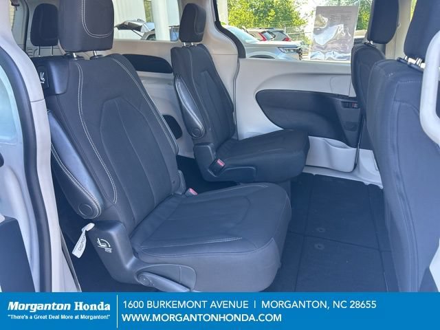 Used 2023 Chrysler Voyager LX FWD image 33