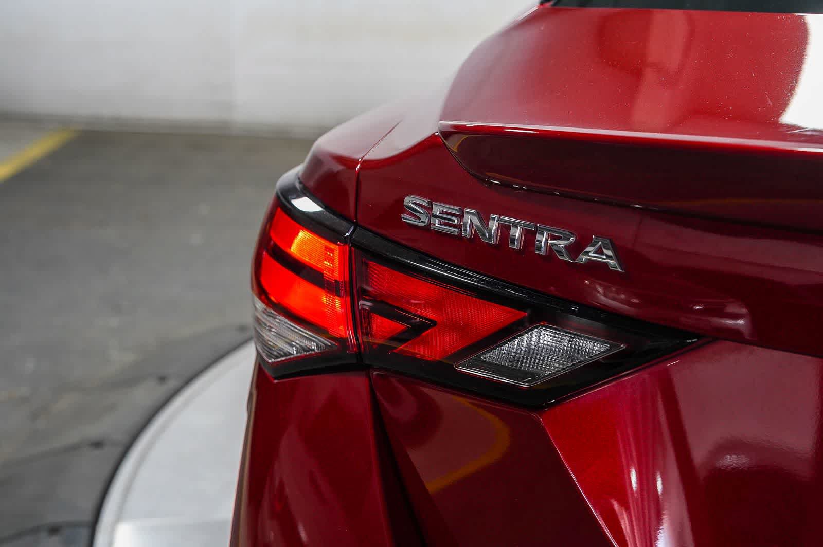 Used 2023 Nissan Sentra SR w/ SR Premium Package FWD image 11