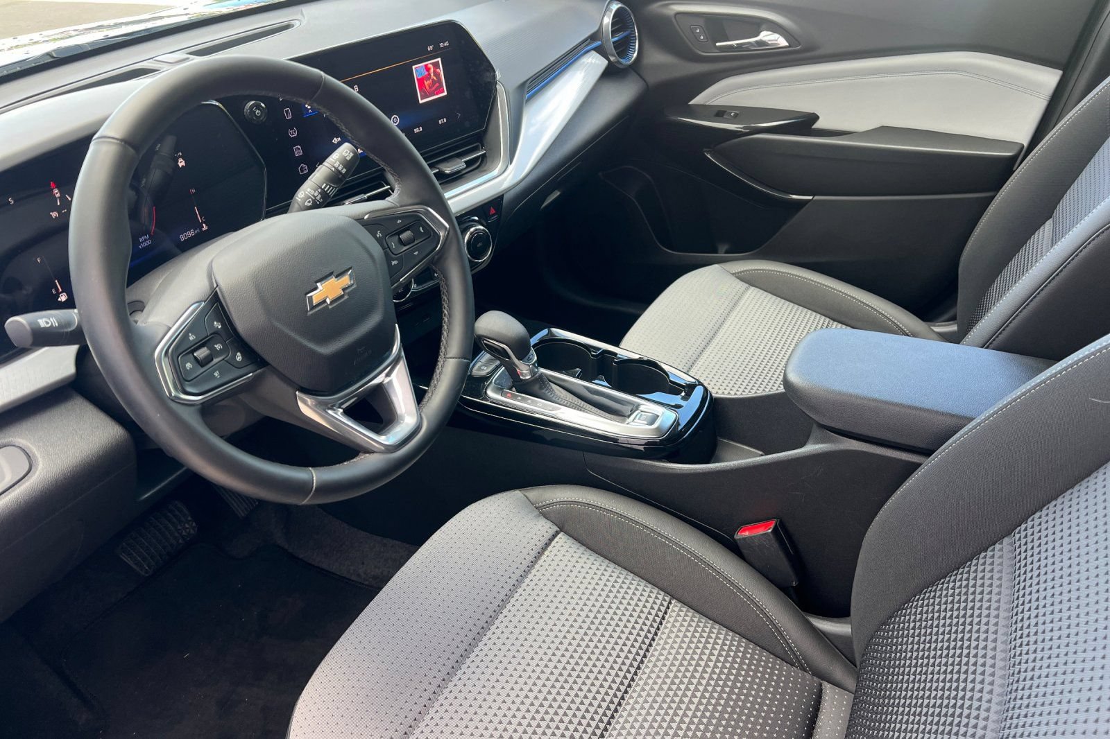 Certified 2024 Chevrolet Trax LT w/ LT Convenience Package FWD image 7