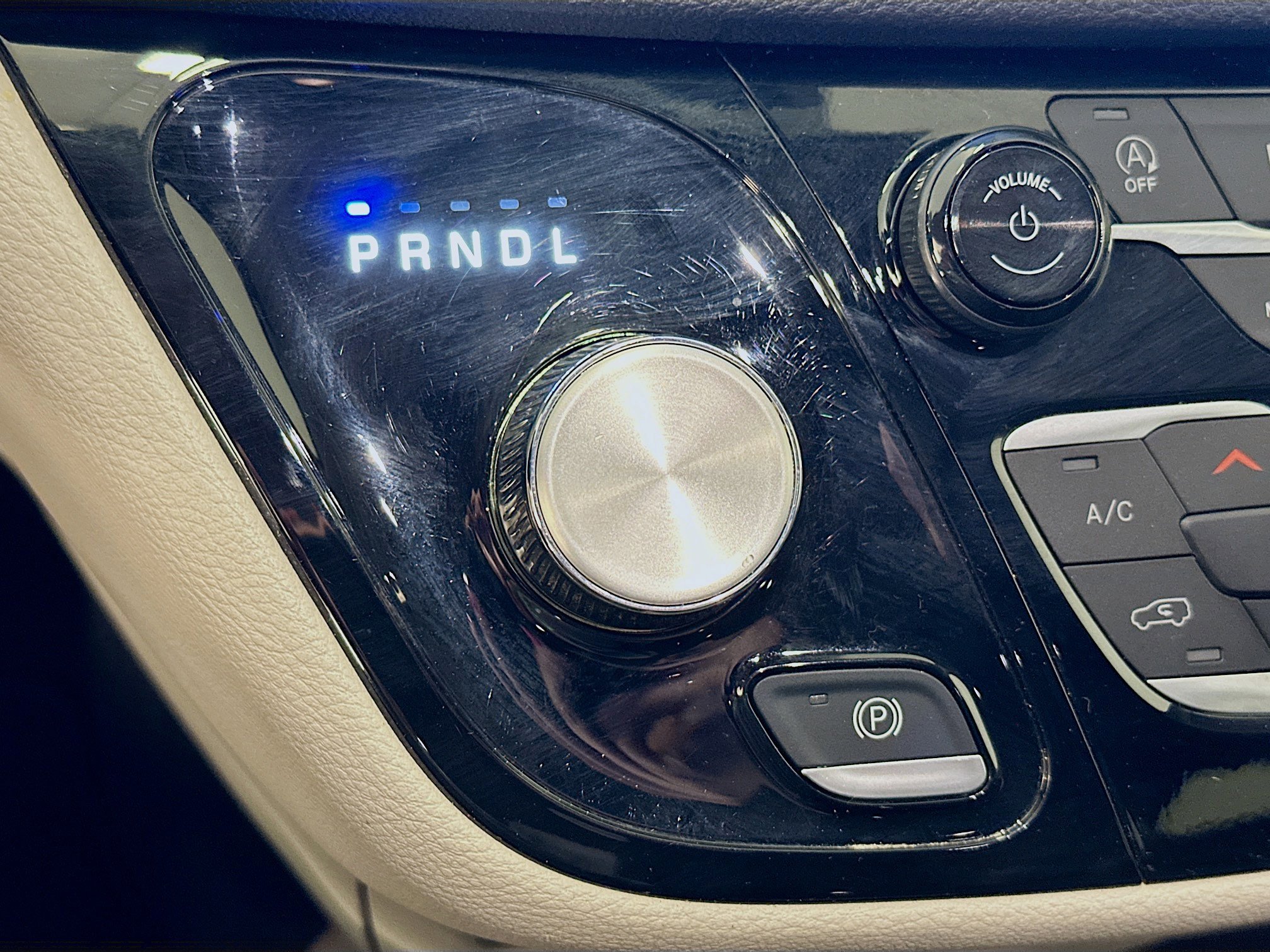 Used 2024 Chrysler Pacifica Touring-L image 24