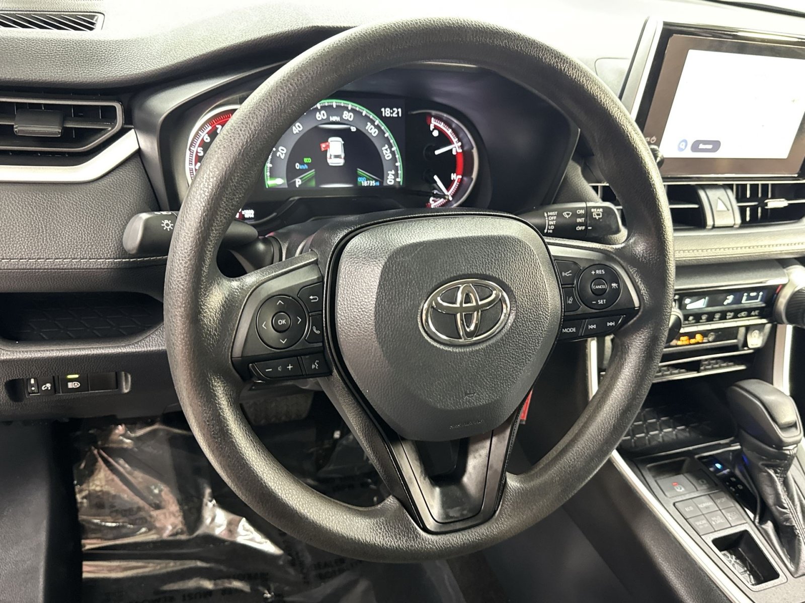 Used 2024 Toyota RAV4 LE AWD/4WD image 28