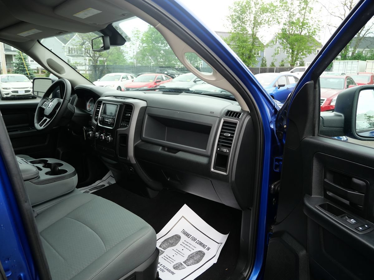 Used 2018 RAM 1500 Express AWD/4WD image 16