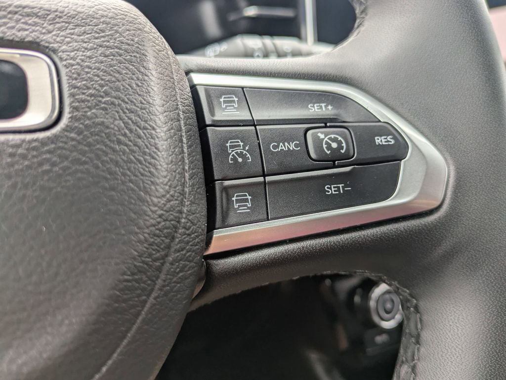 Used 2025 Jeep Compass Limited AWD/4WD image 24