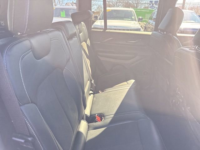 Certified 2025 Jeep Grand Cherokee Altitude image 17