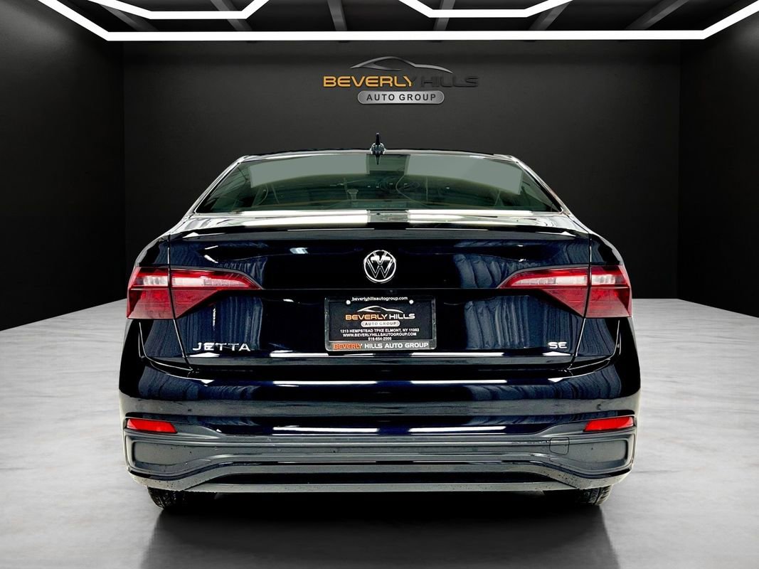 Used 2024 Volkswagen Jetta SE image 4