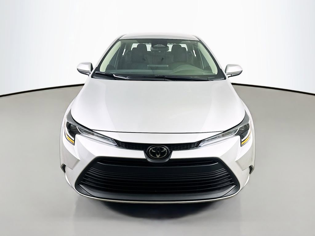 Used 2025 Toyota Corolla LE image 2