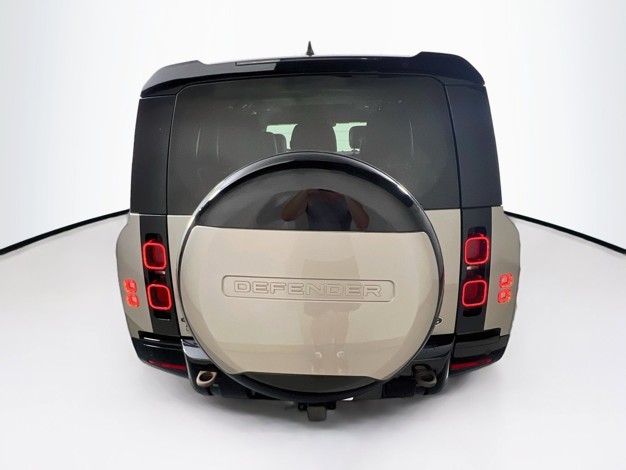 Used 2023 Land Rover Defender 130 X-Dynamic SE AWD/4WD image 6