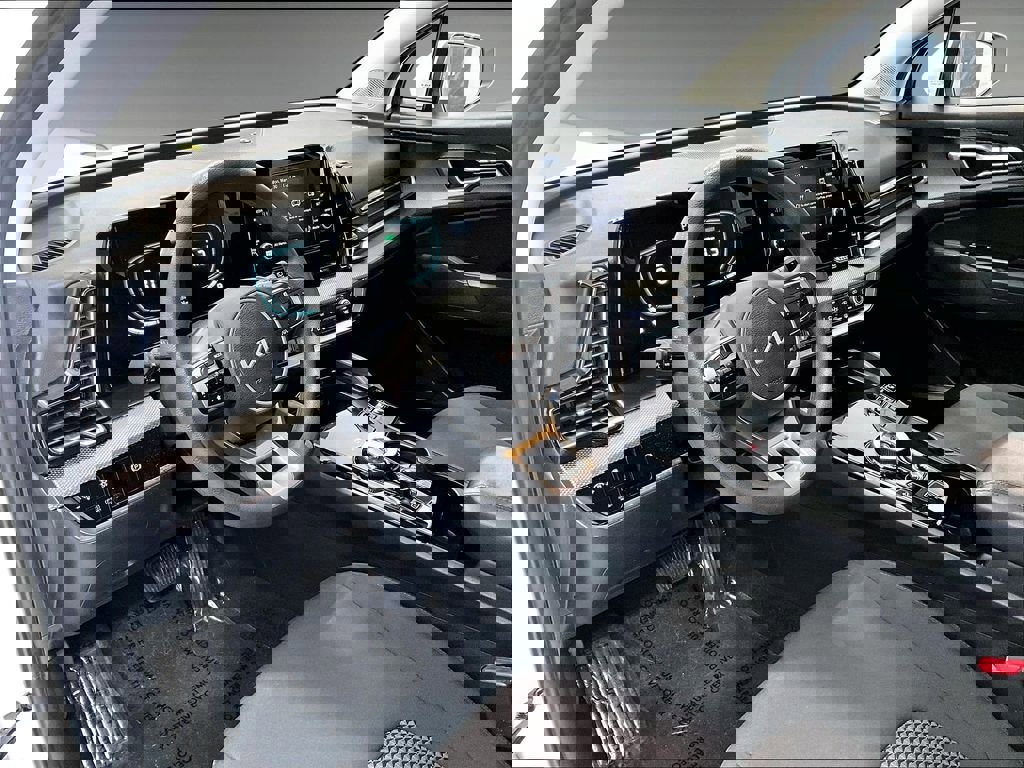 Used 2023 Kia Sportage LX image 11