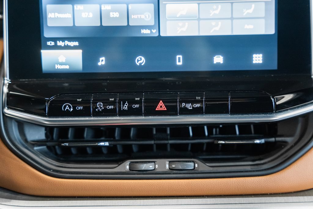 Certified 2025 Jeep Compass Limited AWD/4WD image 24