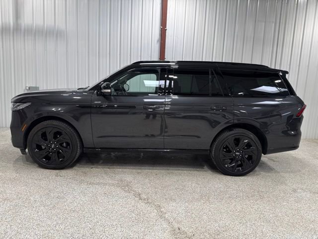 Used 2025 Lincoln Navigator Black Label AWD/4WD image 4