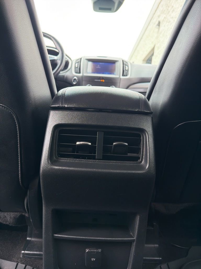 Used 2020 Ford Edge SEL image 23