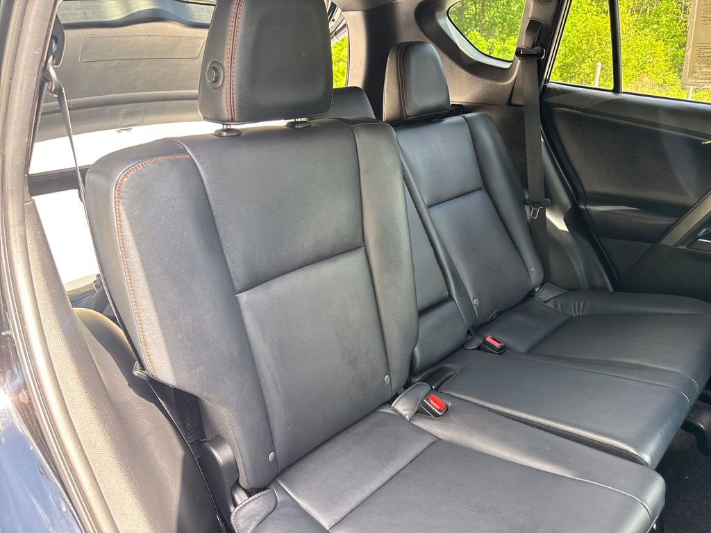 Used 2016 Toyota RAV4 SE FWD image 33