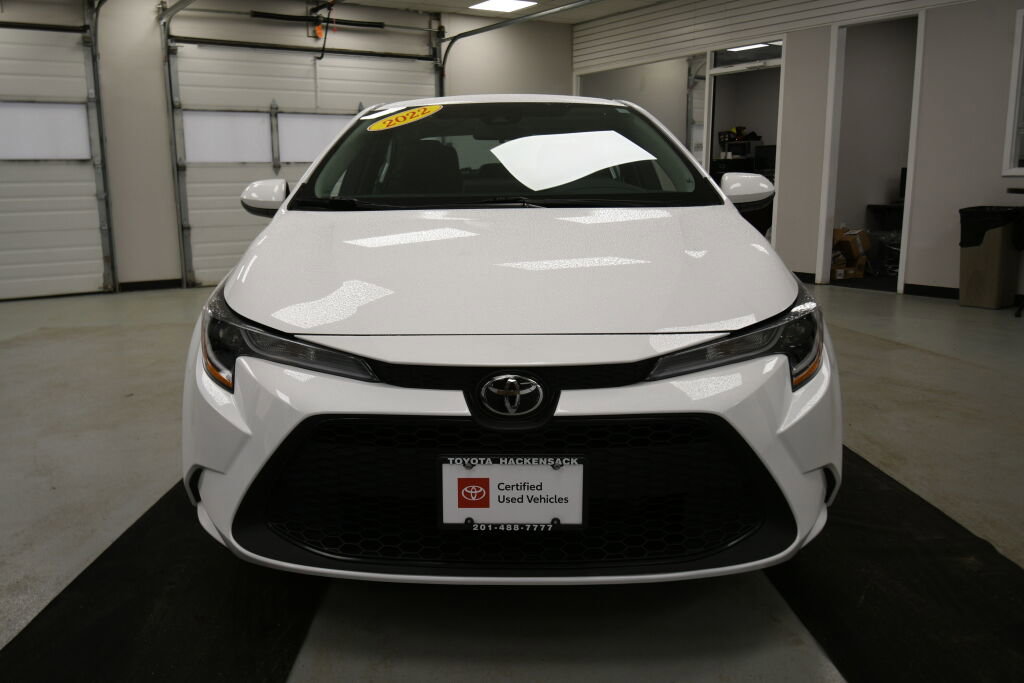 Used 2022 Toyota Corolla LE image 2