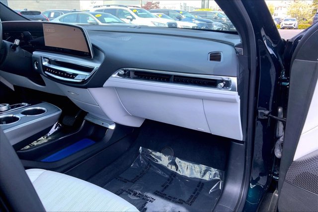 Used 2024 Cadillac Lyriq Luxury AWD/4WD image 16